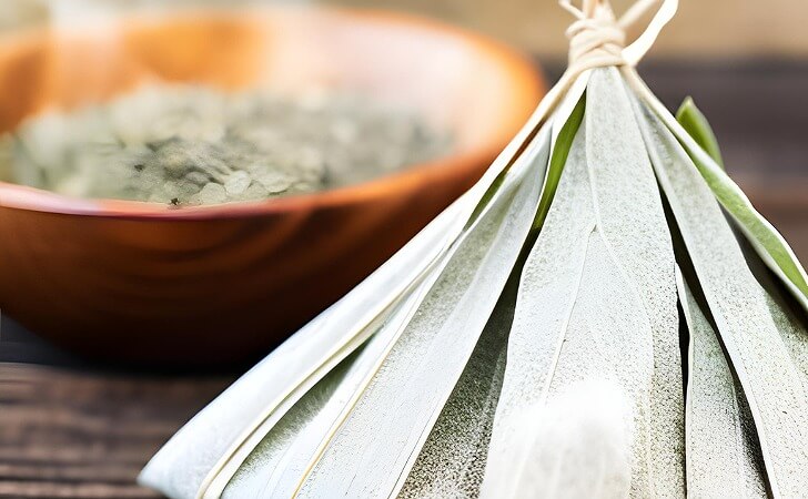 ホワイトセージを焚いているイメージ画像